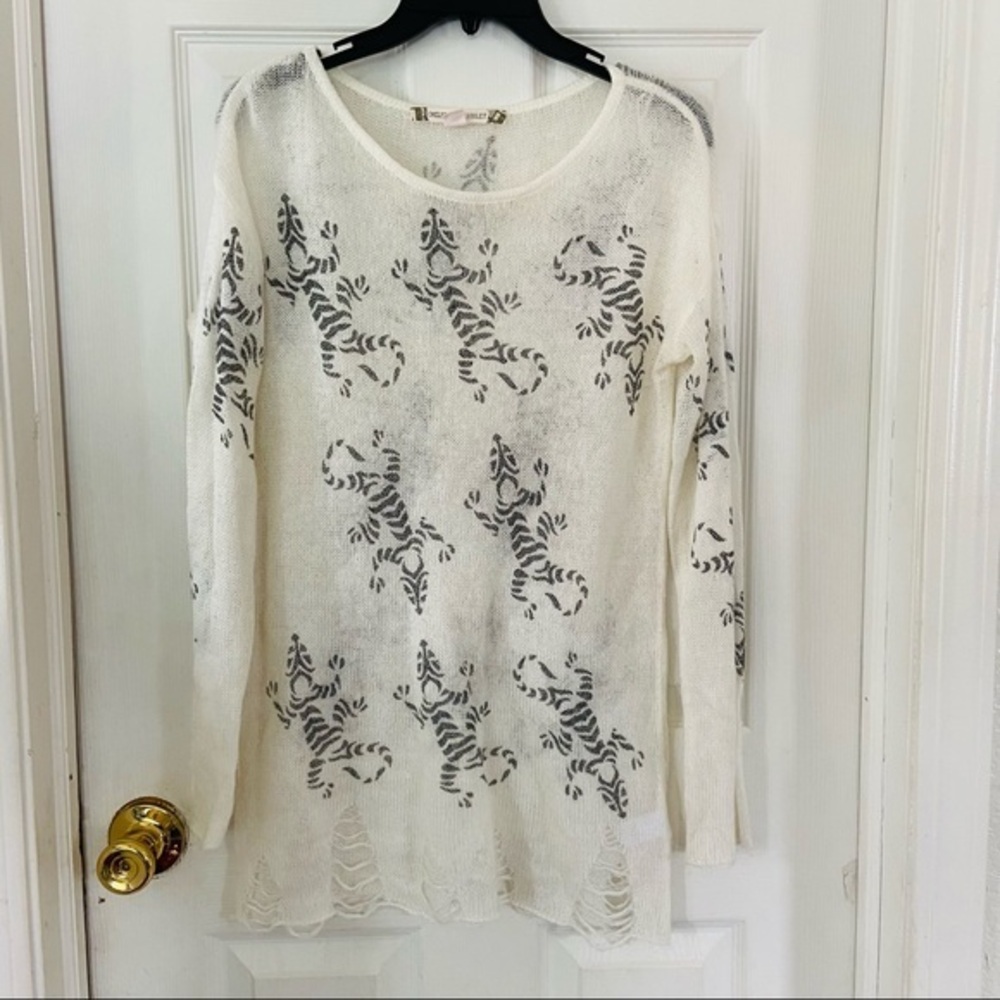 CHELSEA & VIOLET soft cream intentionally distressed lizard sweater size XS
